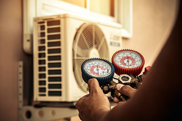Professional Hvac technician working in Barry, IL